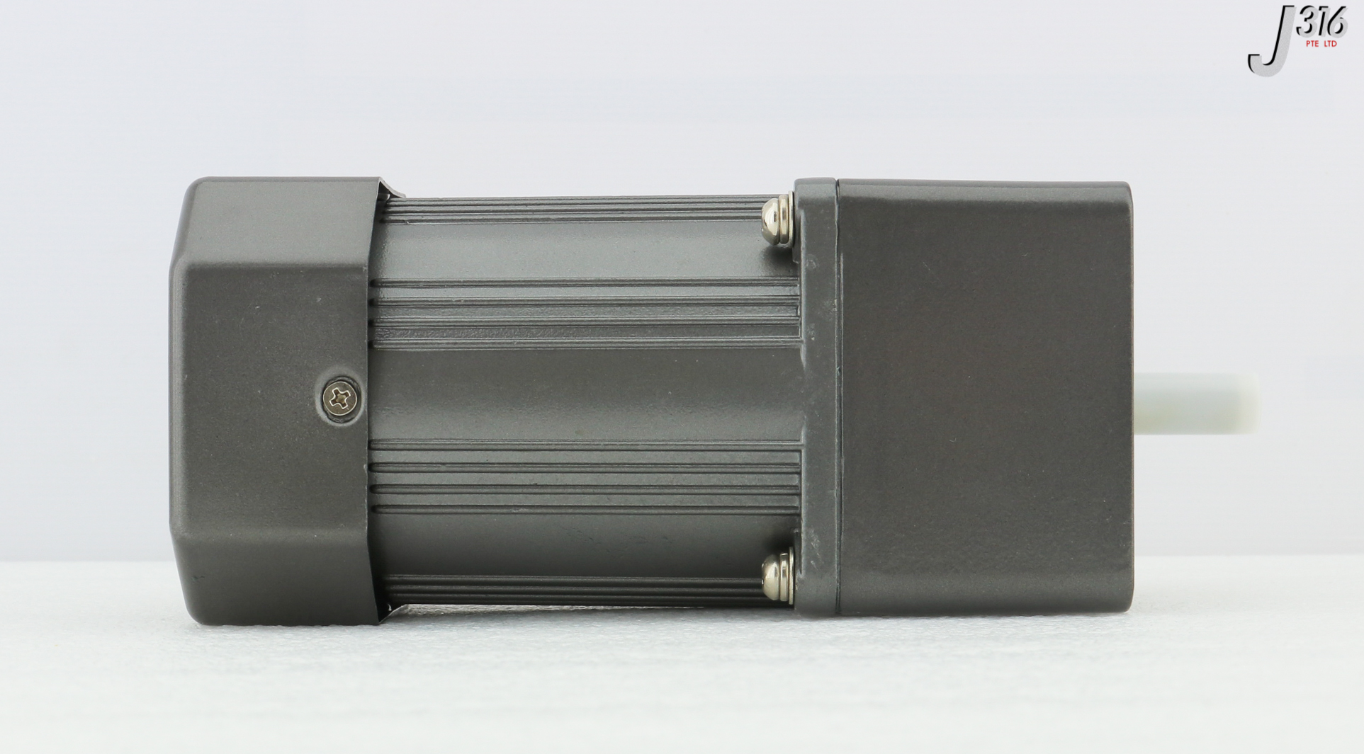 33836 JWD MTR 3-PHASE ASYNCHRONOUS MTR, 1300R/MIN W/ 90GK100 (NEW